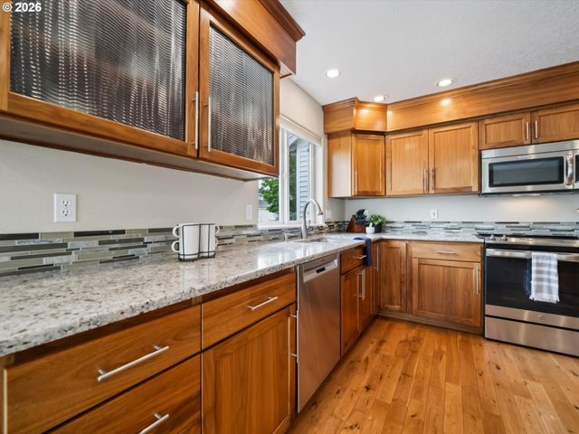 16733 Sw NAFUS Ln, Beaverton, OR 97007