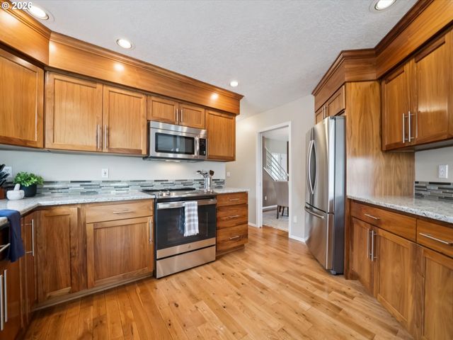 16733 Sw NAFUS Ln, Beaverton, OR 97007