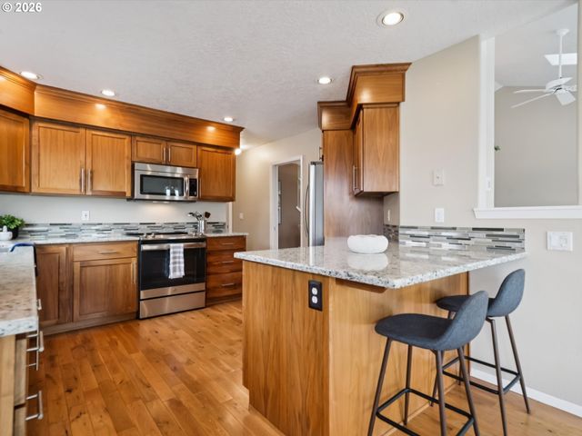 16733 Sw NAFUS Ln, Beaverton, OR 97007