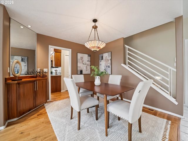 16733 Sw NAFUS Ln, Beaverton, OR 97007