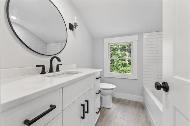 15 Pioneer Rd, Hingham, MA 02043