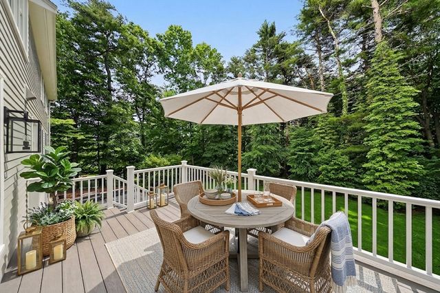 15 Pioneer Rd, Hingham, MA 02043