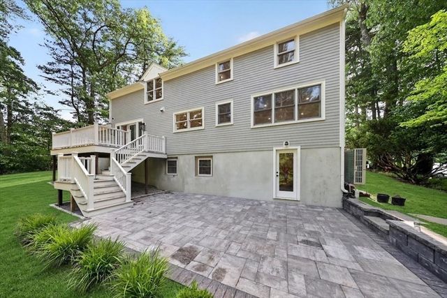 15 Pioneer Rd, Hingham, MA 02043