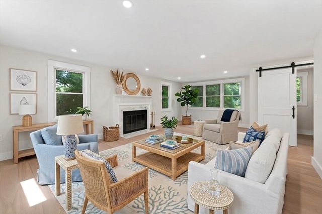 15 Pioneer Rd, Hingham, MA 02043
