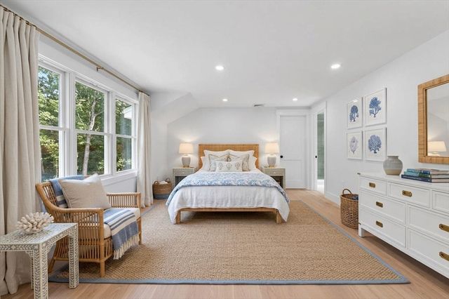 15 Pioneer Rd, Hingham, MA 02043
