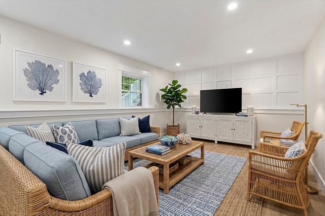 15 Pioneer Rd, Hingham, MA 02043