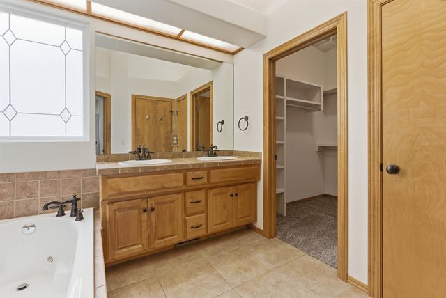 534 N Stonetree, Andover, KS 67002