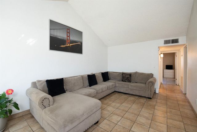 4025 Nugget Dr, Modesto, CA 95355