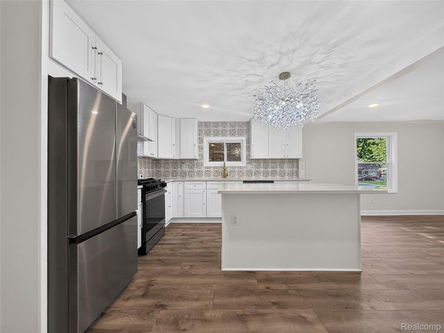 8512 Fisher Avenue, Warren, MI 48089