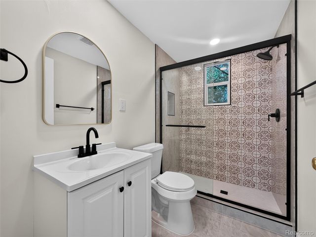 8512 Fisher Avenue, Warren, MI 48089