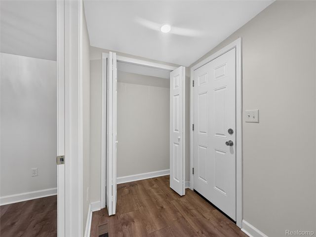 8512 Fisher Avenue, Warren, MI 48089