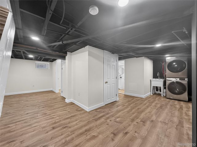 8512 Fisher Avenue, Warren, MI 48089