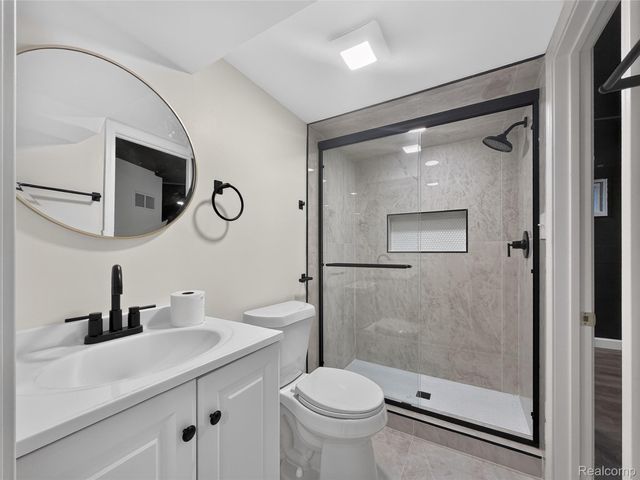 8512 Fisher Avenue, Warren, MI 48089