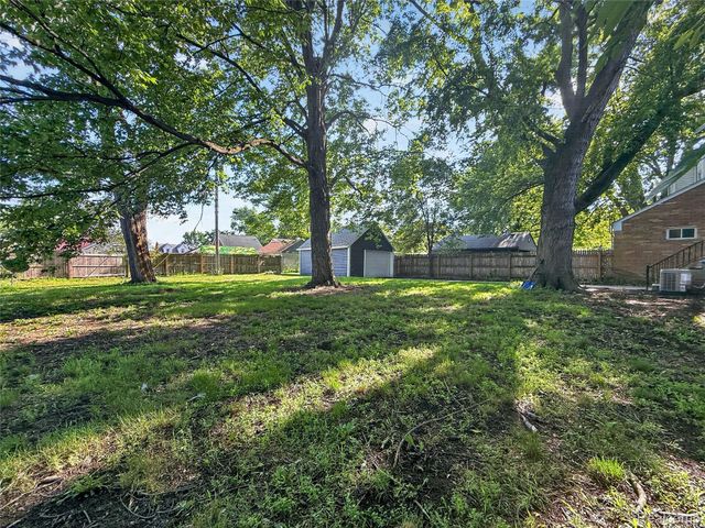 8512 Fisher Avenue, Warren, MI 48089