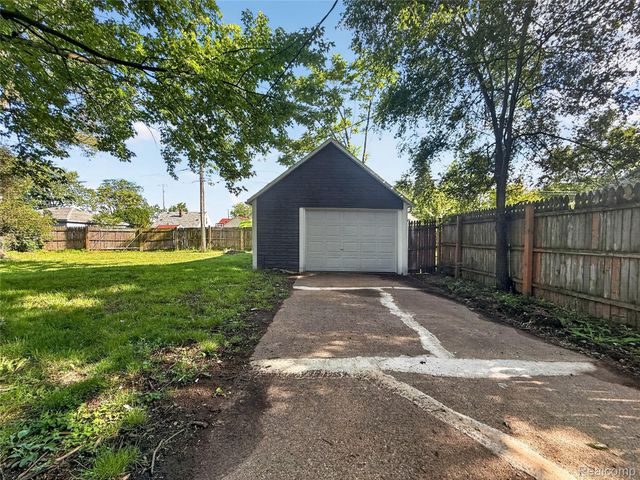 8512 Fisher Avenue, Warren, MI 48089