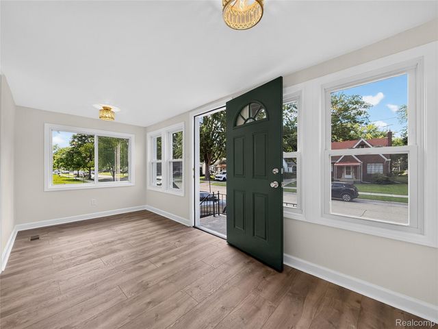 8512 Fisher Avenue, Warren, MI 48089