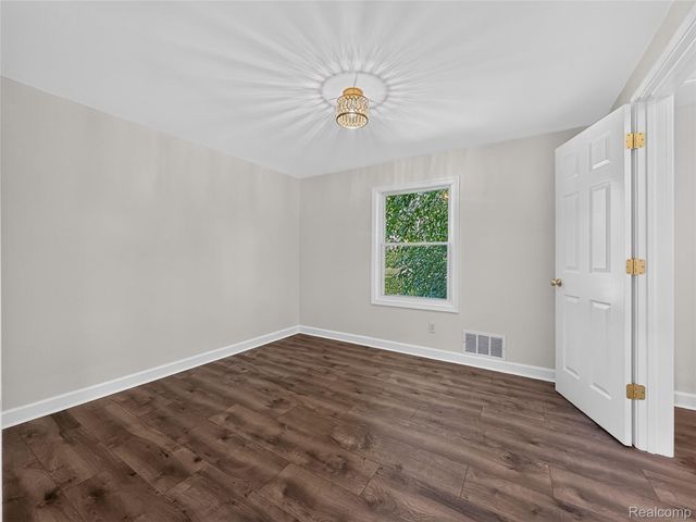 8512 Fisher Avenue, Warren, MI 48089