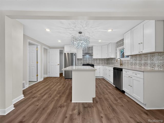 8512 Fisher Avenue, Warren, MI 48089
