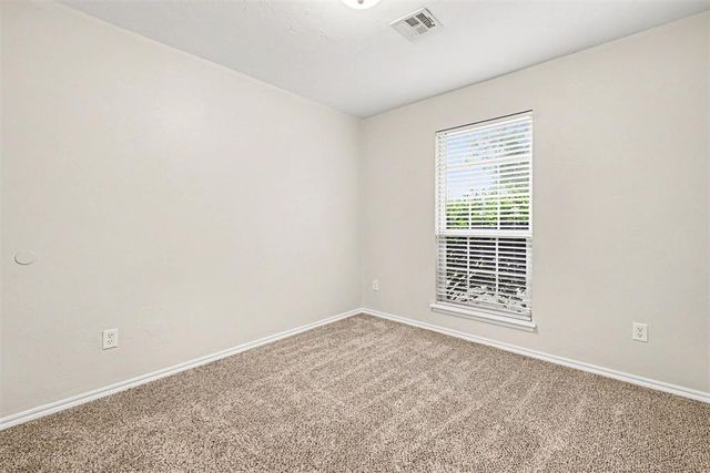4005 Notting Hill Drive, Moore, OK 73160