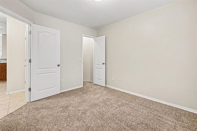 4005 Notting Hill Drive, Moore, OK 73160