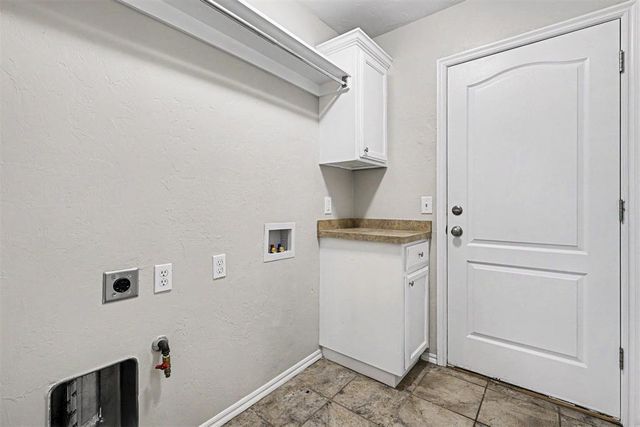 4005 Notting Hill Drive, Moore, OK 73160