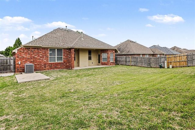 4005 Notting Hill Drive, Moore, OK 73160