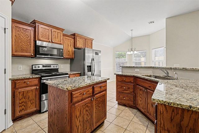 4005 Notting Hill Drive, Moore, OK 73160