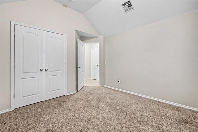 4005 Notting Hill Drive, Moore, OK 73160