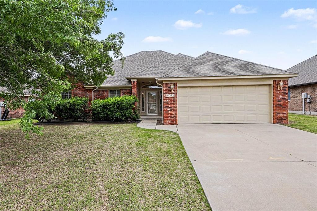 Image 1 of property listing at 4005 Notting Hill Drive, Moore, OK 73160