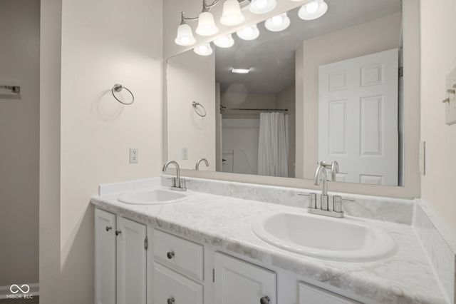 695 Stone Lane, Avon, IN 46123