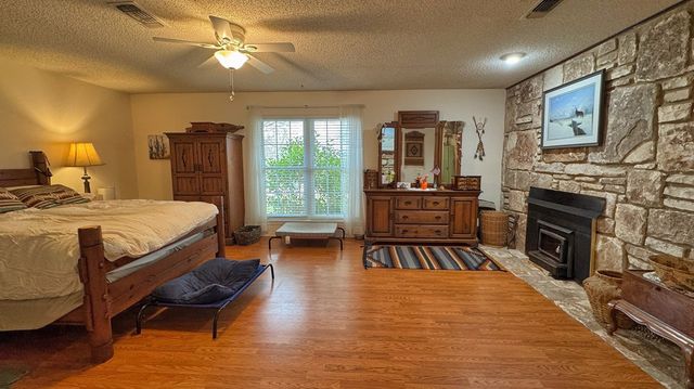 305 Rock Ridge Rd, Kerrville, TX 78028