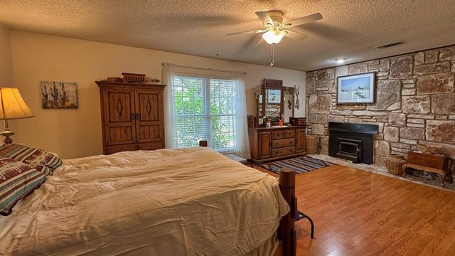 305 Rock Ridge Rd, Kerrville, TX 78028