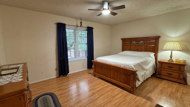 305 Rock Ridge Rd, Kerrville, TX 78028