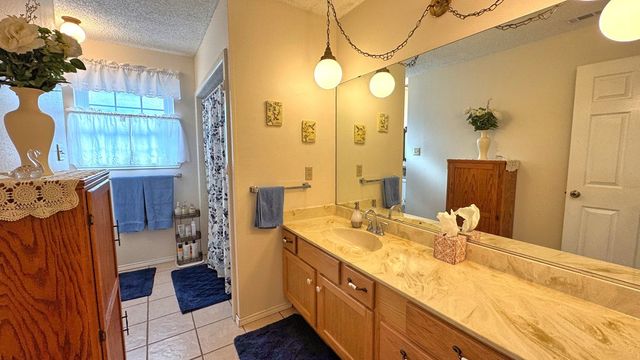 305 Rock Ridge Rd, Kerrville, TX 78028