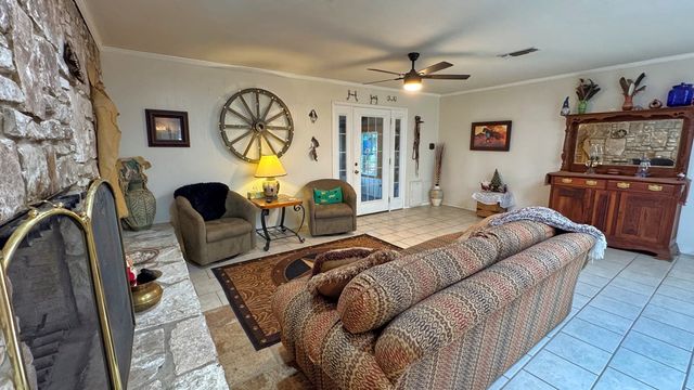 305 Rock Ridge Rd, Kerrville, TX 78028