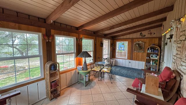 305 Rock Ridge Rd, Kerrville, TX 78028