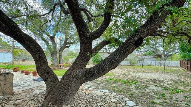 305 Rock Ridge Rd, Kerrville, TX 78028