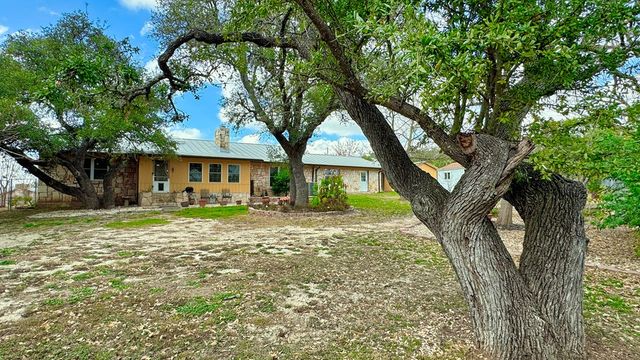 305 Rock Ridge Rd, Kerrville, TX 78028