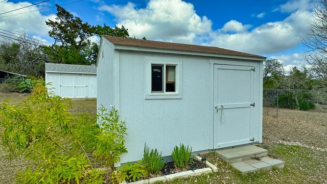 305 Rock Ridge Rd, Kerrville, TX 78028