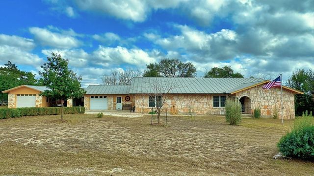 305 Rock Ridge Rd, Kerrville, TX 78028