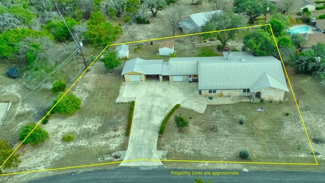 305 Rock Ridge Rd, Kerrville, TX 78028