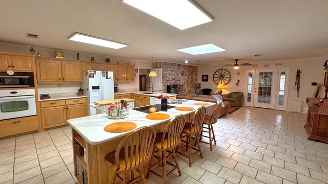 305 Rock Ridge Rd, Kerrville, TX 78028