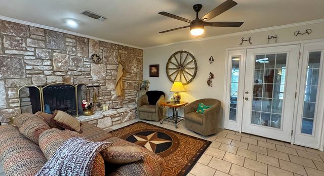 305 Rock Ridge Rd, Kerrville, TX 78028