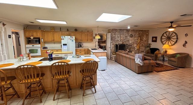 305 Rock Ridge Rd, Kerrville, TX 78028