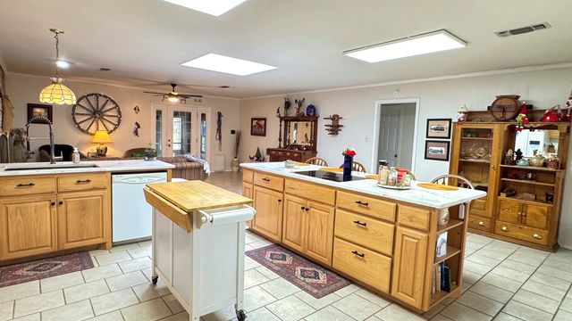 305 Rock Ridge Rd, Kerrville, TX 78028