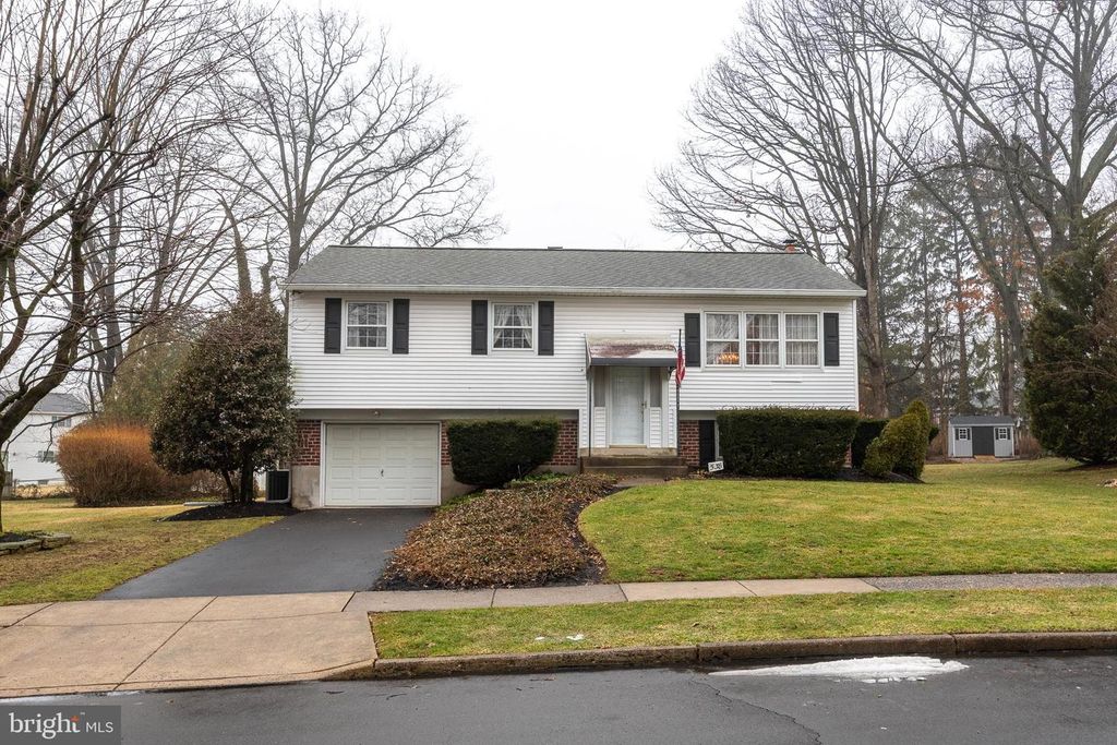 538 PARMENTIER RD, Warminster, PA 18974