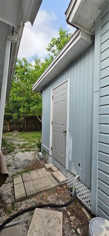 8211 N 10TH STREET, Tampa, FL 33604