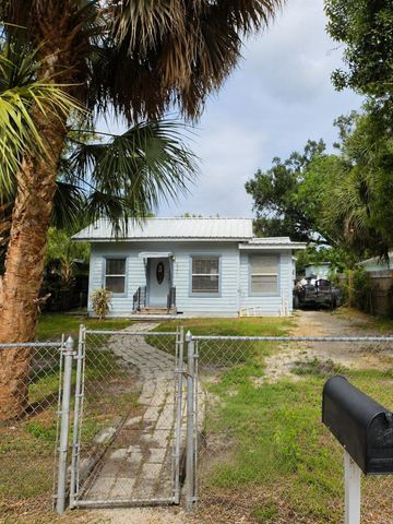 8211 N 10TH STREET, Tampa, FL 33604