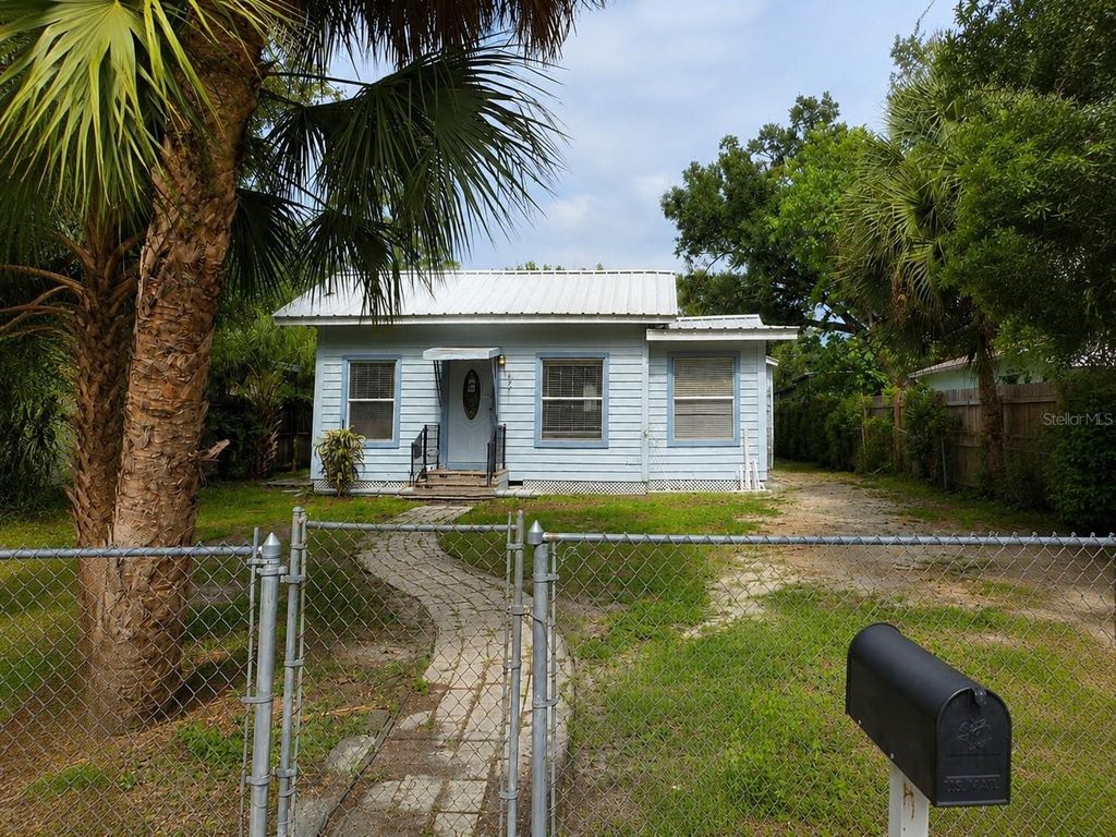 8211 N 10TH STREET, Tampa, FL 33604