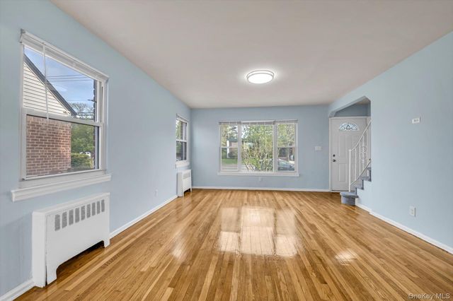 382 Old Country Road, Mineola, NY 11501